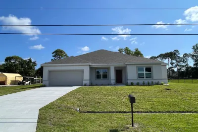 2133 SE Flanders Road 1