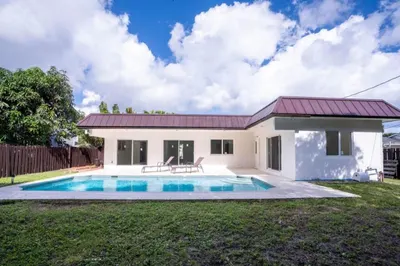 1070 SW 18th Street 1