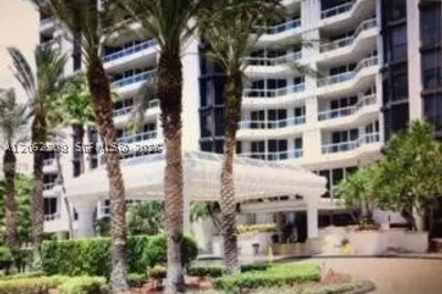 21205 NE Yacht Club Dr #810 1