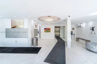 720 Collins Ave #502 1
