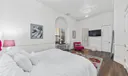 314 W Riverside Drive Photo