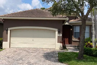 1215 Rosegate Boulevard 1