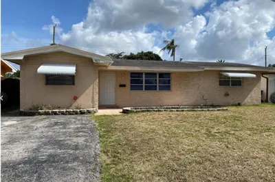 7821 NW 14th Street 1