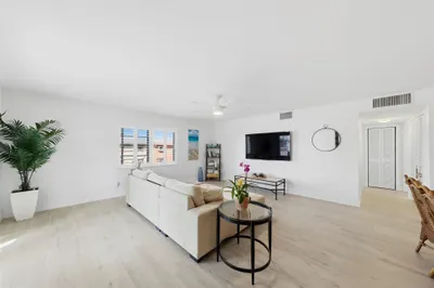 1450 N Riverside Drive #201 1