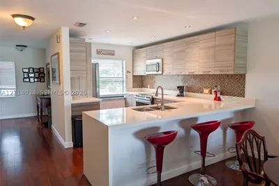 8460 Casa Del Lago #H 1