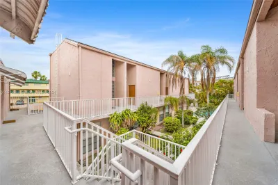 449 Swallow Dr #11 1