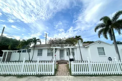 255 Foresteria Drive 1