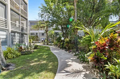 4850 NW 29th Ct #423 1