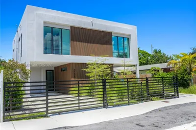 355 NW 50th St 1