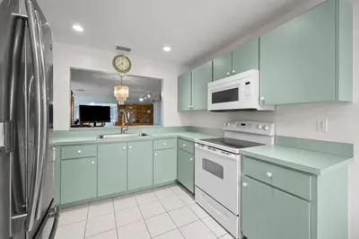 6127 Rainbow Circle 1