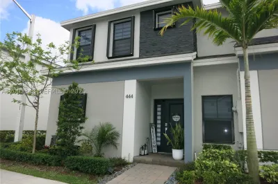 444 NE 1st Dr 1