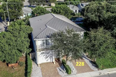 230 N G St 1