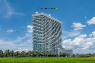 2000 Metropica Way #1902 1