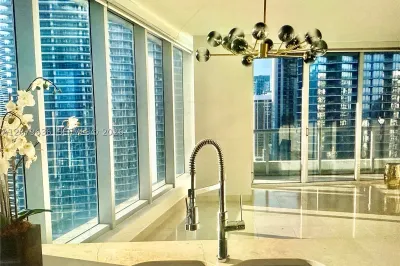 475 Brickell Ave #2915 1