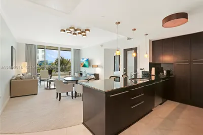 4391 Collins Ave #307 1