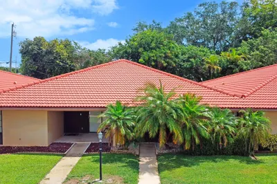 5935 Forest Hill Boulevard #6 1