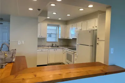 3100 W Rolling Hills Cir #502 1