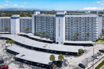 2731 NE 14TH ST Causeway #405 1