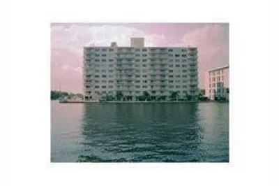 2900 NE 30th Street NE #E6 1