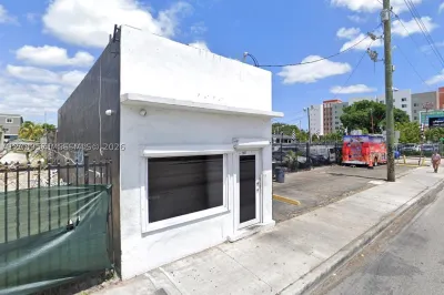 2045 NW 36th St 1