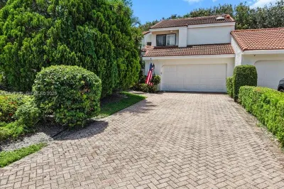 7362 Woodmont Ct 1