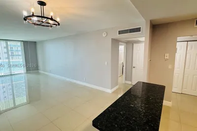 19390 Collins Ave #624 1