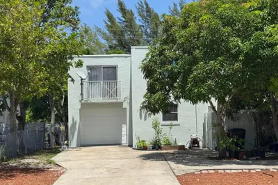 910 N F Street 1