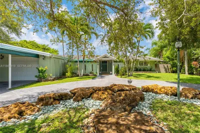 FRONT ENTRANCE TO THE 4/3.5 HOME