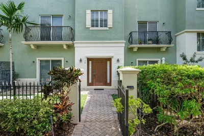 48 NW Hawthorne Place 1