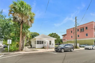 309 SE Denver Avenue 1