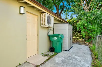 1300 NW 90th St 1