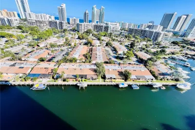 DIRECT WATER VIEWS:OCEAN,CANAL