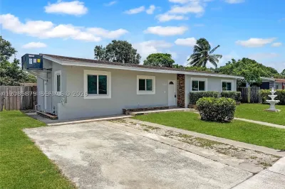 3241 NW 4th St 1