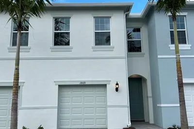 1869 SE Tarni Way 1