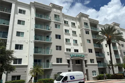 6001 SW 70 ST #324 1