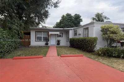 636 SW 45th Ave 1