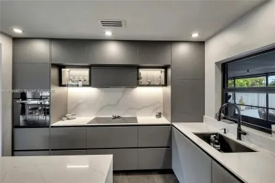 530 NW 39th St 1