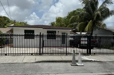 67 NW 34th St 1