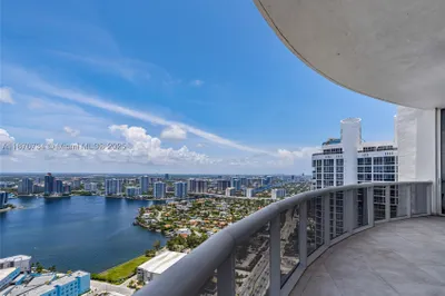 18101 Collins Ave #5401 1