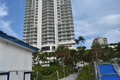 6365 Collins Ave #1211 1