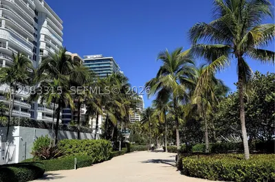 10185 E Collins Ave #822 1