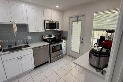 2901 S Palm Aire Dr #408 1