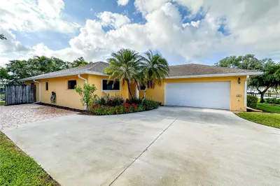 1359 SW Covered Bridge Drive 1
