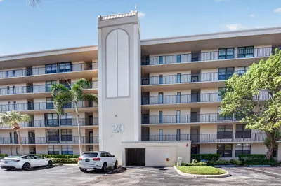 20 ROYAL PALM Way #301 1