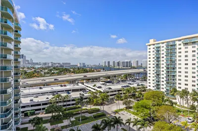 19380 Collins Ave #1017 1