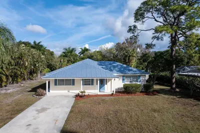632 NW Sunset Drive 1