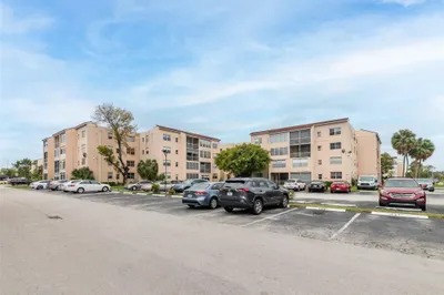 2840 Somerset Drive #403 1