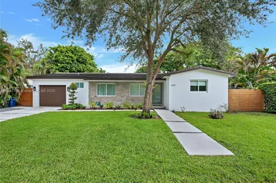 6311 SW 49 St 1