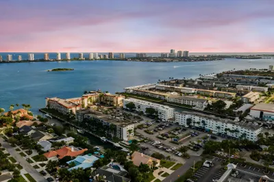 109 Paradise Harbour Boulevard #202 1