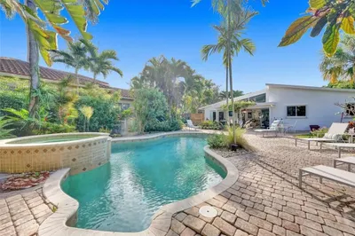 2525 SE 7th Drive 1